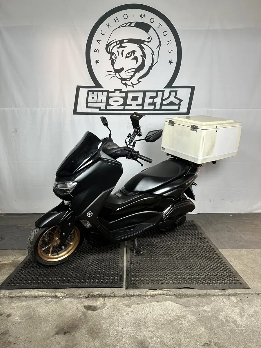 연식좋고 키로수 좋은 23년식 nmax 12000km